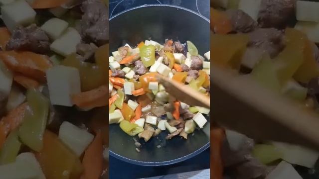Улетный картофель с бараниной и овощами в казане! Мясо получается нежнейшее!