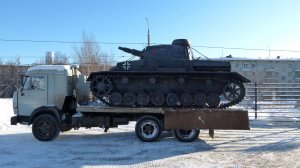 Установка макета немецкого танка Pz.Kpfw.IV Ausf.F, Поклонка, январь 2013 года