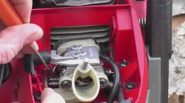 РЕГУЛИРОВКА КАРБЮРАТОРА в бревне, бензопила 3800 карбюратор ANABA смотреть онлайн