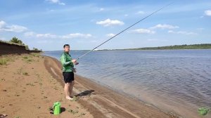 Ловля чехони на дальний заброс на реке Кама. Рыбалка на чехонь на поплавок.