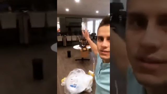 Антон Шоки в прямом эфире 28 01 2019 Устроился в новый отель смотреть онлайн