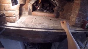 Растопка русской печи для выпечки ремесленного подового хлеба на закваске.