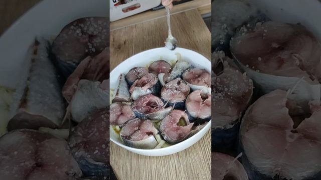 Скумбрия заправленная лимонной кислотой в духовке#shorts смотреть онлайн