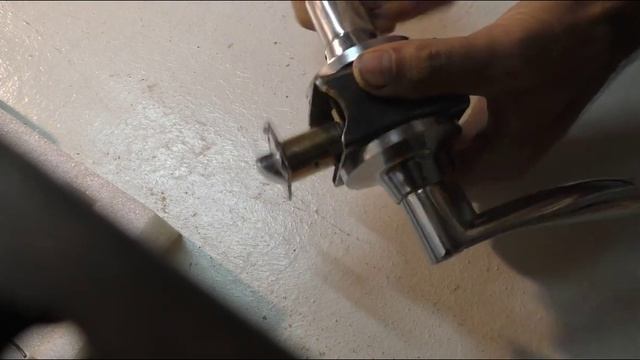 Ставлю ручку защёлку на калитку из профнастила смотреть онлайн