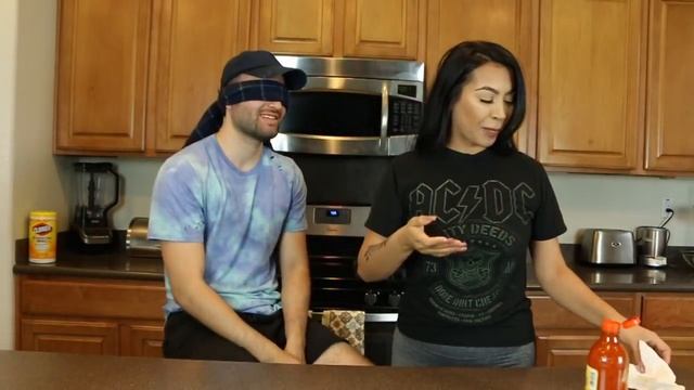 Guess with a Kiss CHALLENGE w/ Ulysses Benitez смотреть онлайн