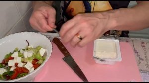 Легкий салат с авокадо,"Фетой",помидорами и вяленой сливой