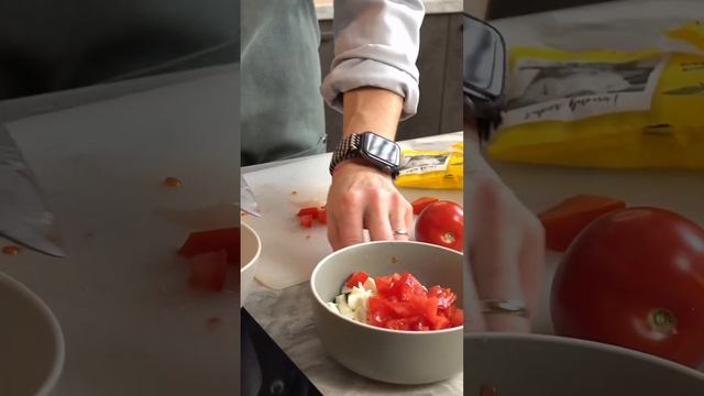 Тартар капрезе. Когда все обычное надоело.) #shorts смотреть онлайн