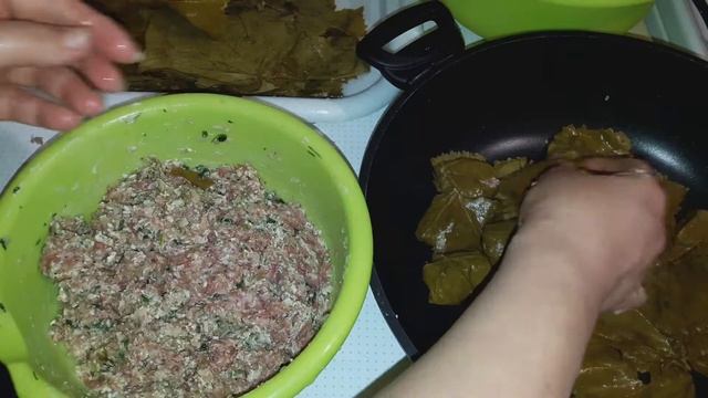 YARPAQ DOLMASI (YAPRAK DOLMASI TARIFI) (ДОЛМА ИЗ ВИНОГРАДНЫХ ЛИСТЬЕВ)