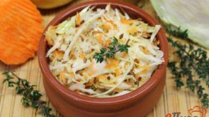 Салат из капусты и моркови с семенами льна