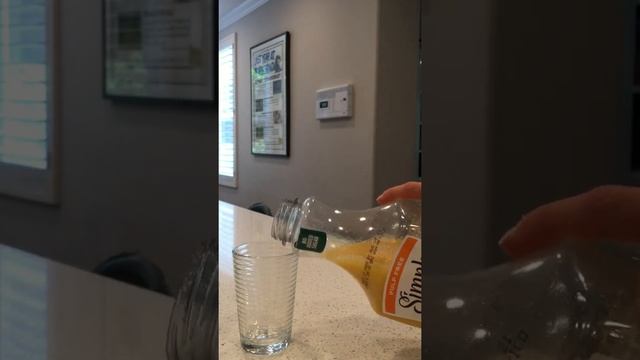 how to pour orange juice #shorts смотреть онлайн