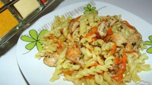 Макароны с маринованным мясом индейки