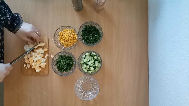 Вкусно и просто / Простейший салат из куриного филе. смотреть онлайн