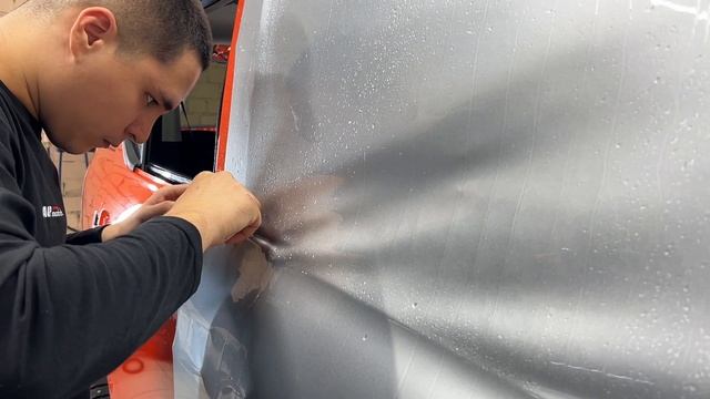 Оклейка кузова автомобиля цветной полиуретановой пленкой Tank 300 смотреть онлайн