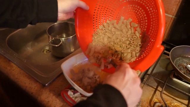 CARBONARA DI VERMI | INCREDIBILE L'HO MANGIATA DAVVERO смотреть онлайн