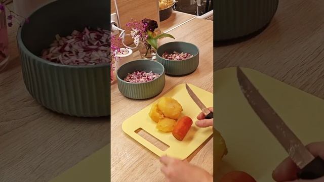 Селёдка под шубой 🐟#салатселедкаподшубой#сельд#салатнавсепраздники