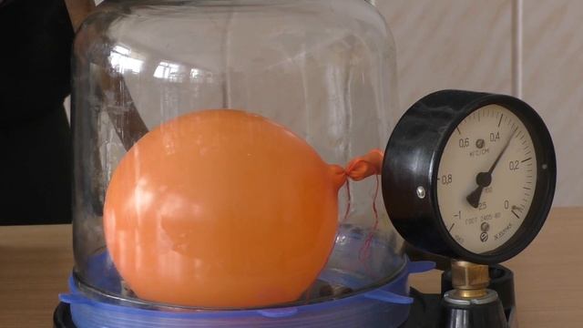 Насос Комовского. Вакуум. Опыт. Физика 8 класс смотреть онлайн