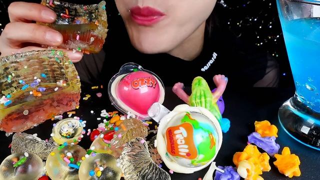 ASMR HOMEMADE CHOCOLATE BALLS, ROZEN JELLY MUKBANG 얼려먹는 젤리, 초콜릿볼 먹방 / Shorts Nunsaegi 쇼츠 смотреть онлайн