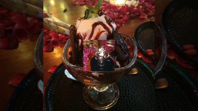Delicious Brownie with Ice-cream | Happy Eating Delhi famous cafe Ice-cream #shorts смотреть онлайн