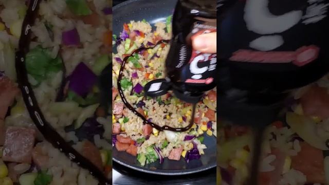 5 Minute Fried Rice with a cheat sauce! смотреть онлайн