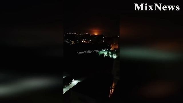 Удар роя дронов по Москве: Аэропорт Жуковский в огне! Москвичи в восторге: