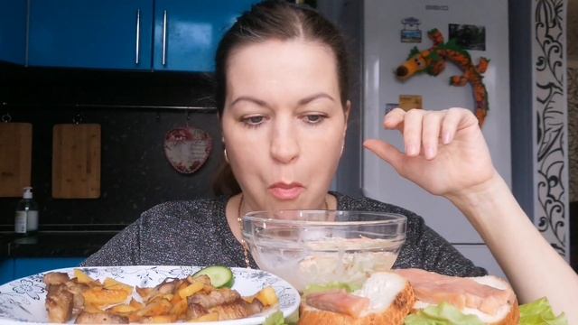 МУКБАНГ ЖАРЕНАЯ КАРТОШКА С КОРЕЙКОЙ/САЛАТ С РЕДЬКОЙ/БУТЕРБРОДЫ С РЫБКОЙ/MUKBANG HALK FAMILY ОБЖОР