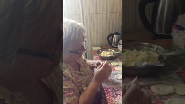 Shorts Как лепить вареники с творогом смотреть онлайн