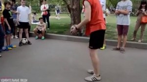 Уличный фристайл . Финты с футбольным мячом !!!!!
