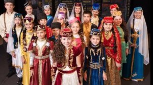 Русский мальчик Алёша заявляет, что он татар