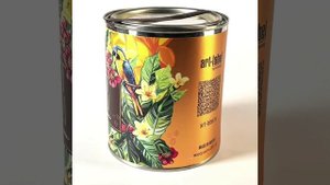 Кофе с попугаем и трафаретом