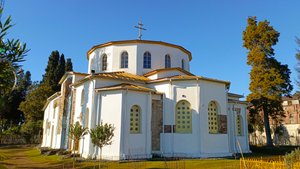 Абхазия. Драндский монастырь. Источник в Бабушарах.