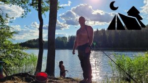 Отдых на природе, с палатками на берегу лесного озера "Неколочь" Беларусь. Лесной кемпинг.