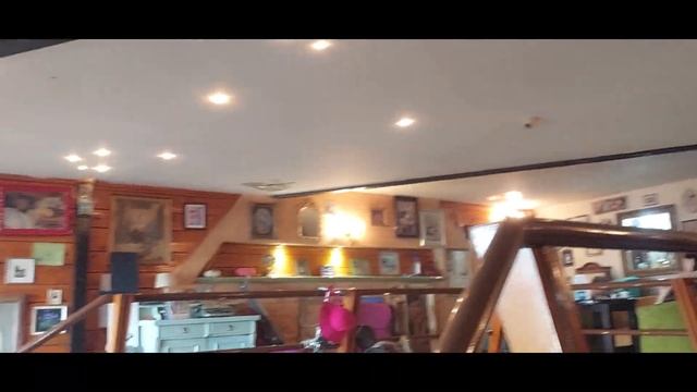 Потрясающе симпатичное РЕТРО-кафе. А на ужин шикарный шашлык! смотреть онлайн