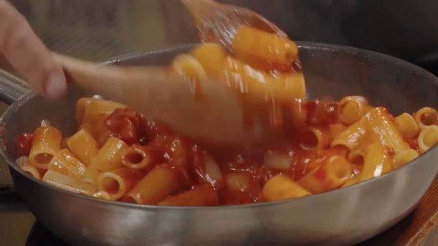 Pasta al forno calabrese con 'nduja e salame piccante - La ricetta di Giorgione смотреть онлайн