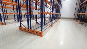 Наливной эпоксидный пол на складе по технологии БИНАПОЛ