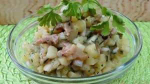 Картофельный салат с огурцами и вешенками