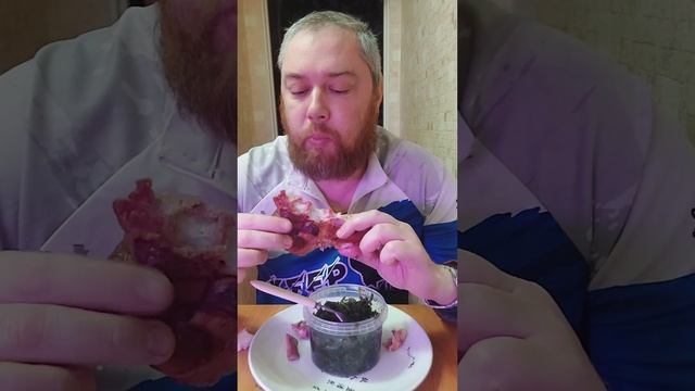 Завтрак копчено вареные свиные рёбра из Чижика и морская капуста #завтрак #еда #мукбанг #свиныеребр смотреть онлайн