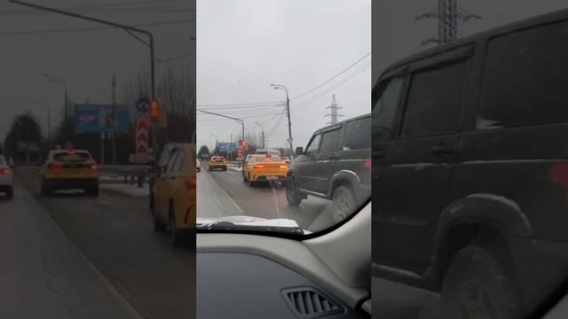 Зачем нужны знаки приоритета на регулируемых перекрёстках