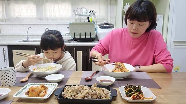 [집밥먹방] 💕고소한 대패삼겹살에 김치비빔국수의 환상의 꿀조합!! Kimchi 가족먹방  요리먹방 Bibimguksu Mukbang Eating Show Korean Food