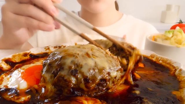 ASMR Convenience store beef cheese hamburger【English subtitles】Eating Sounds/mukbang смотреть онлайн