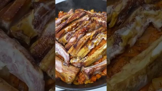 Ужин в горшочке. #тушëнаякартошка#рëбрышки#ужин#вкусныйужин#