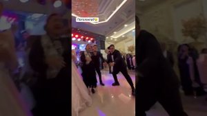 В Казахстане 60-летняя женщина круто исполнила Gangsta's Paradise на свадьбе
