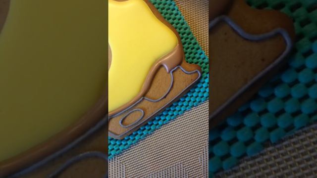 Красим имбирный пряник айсингом