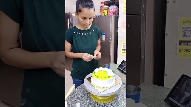 Pineapple cake decoration #shorts#youtubeshorts #cakeshorts #shortsfeed #viral #trending #pineapple