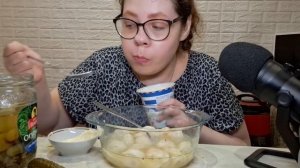 Мукбанг Пельмени с бульоном, корнишоны как у хейтеров🤣