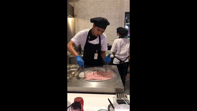 Необычное мороженое в Таиланде смотреть онлайн