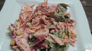 Овощной салат с копченной курицей