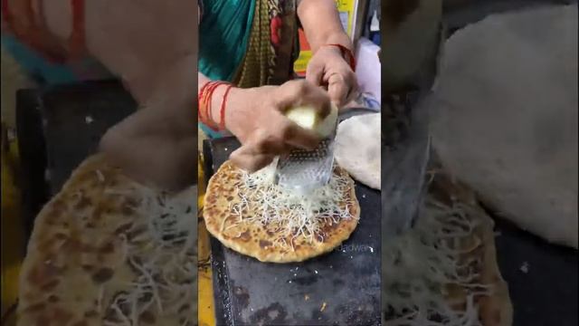 Shahi Veg Paratha From Chota Sarafa #shorts #streetfood смотреть онлайн