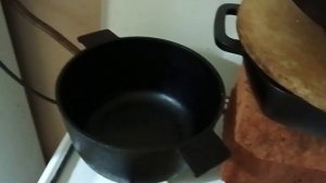 Яишница в чугунной сковородке