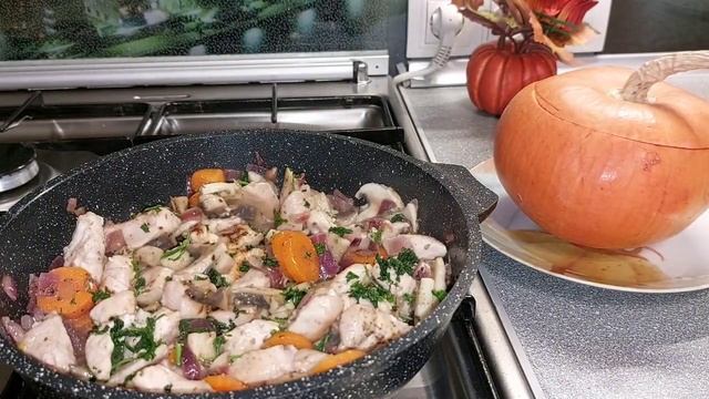 Тыква-горшочек с мясом + тыквенная каша #тыква #тыквеннаякаша #мясовдуховке Подписывайтесь и 👍