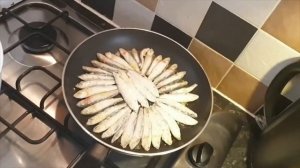 Жареная малька с лимонно-чесночным соусом